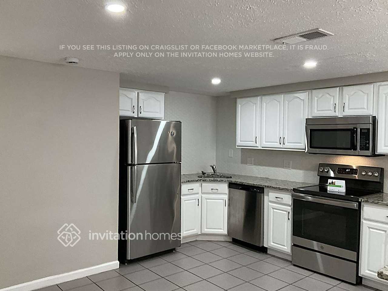 6837 Greenwich Ave - Photo 5 of 11