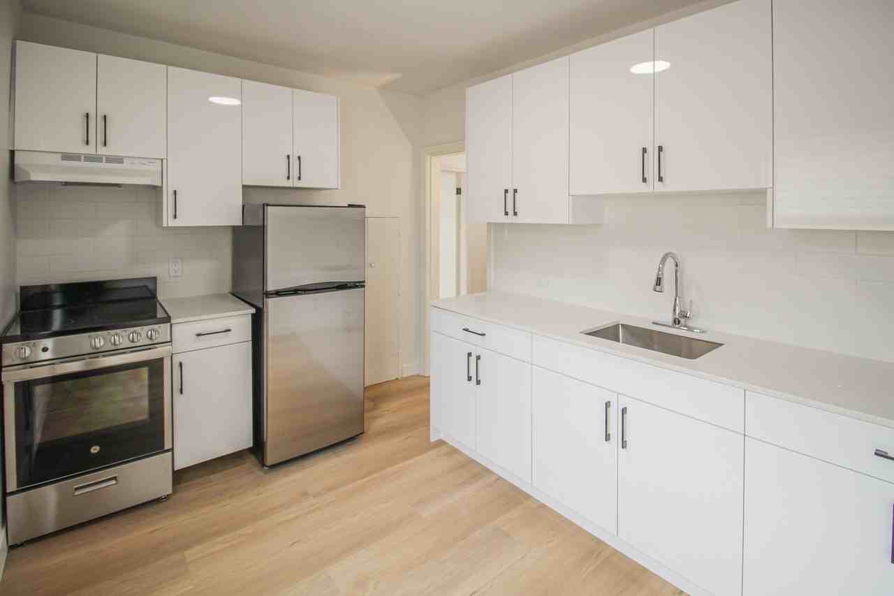 Maureen - Photo 2 of 17