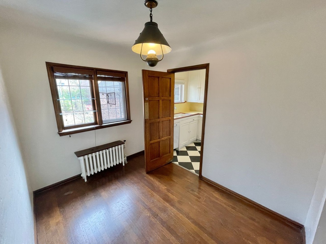 Ten-O-Five Anhalt Apartments - Photo 6 of 17