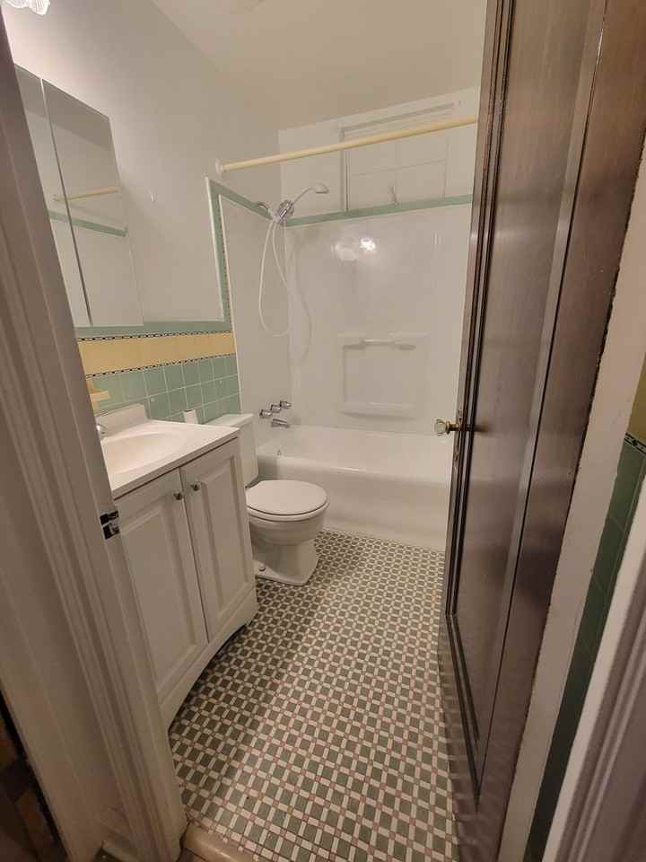 Thames Manor - Photo 5 of 25