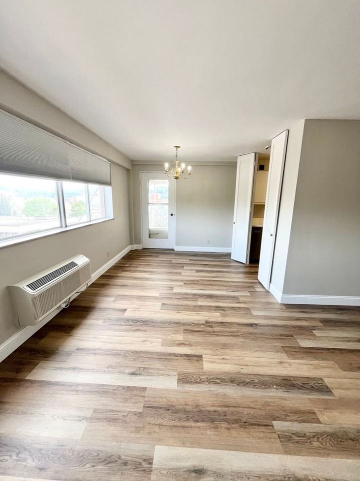 The Town House - Photo 2 of 36