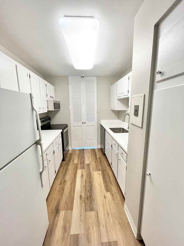 The Town House - Photo 6 of 36