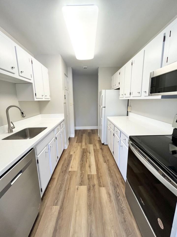 The Town House - Photo 7 of 36