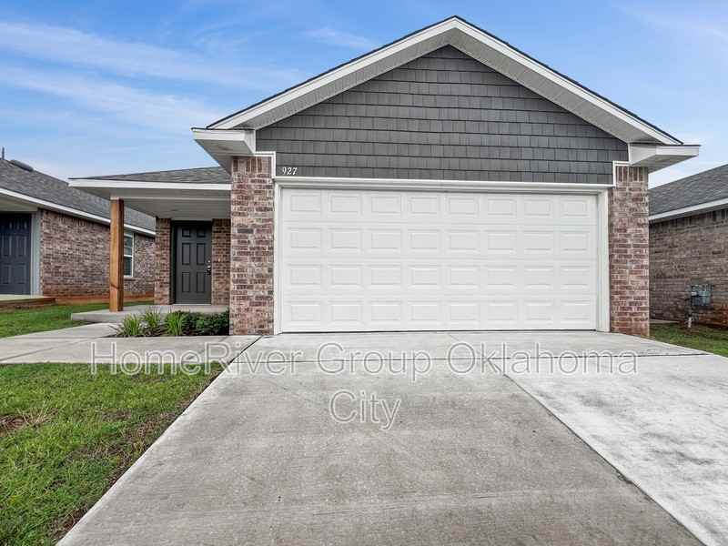 927 Hudson Rd - Photo 2 of 16