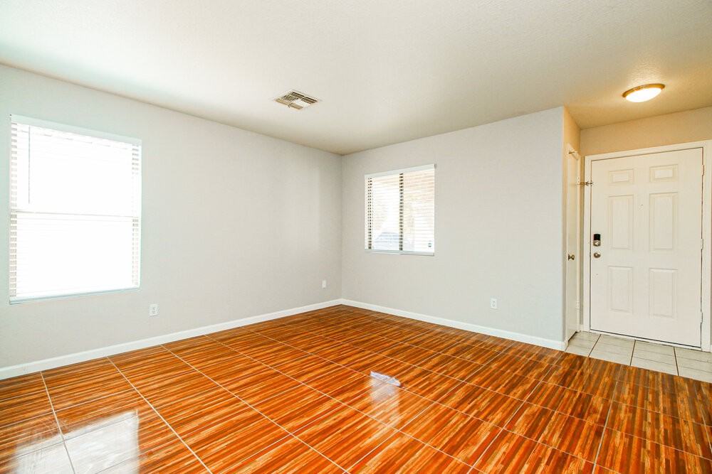 5338 E Florian Ave - Photo 3 of 16