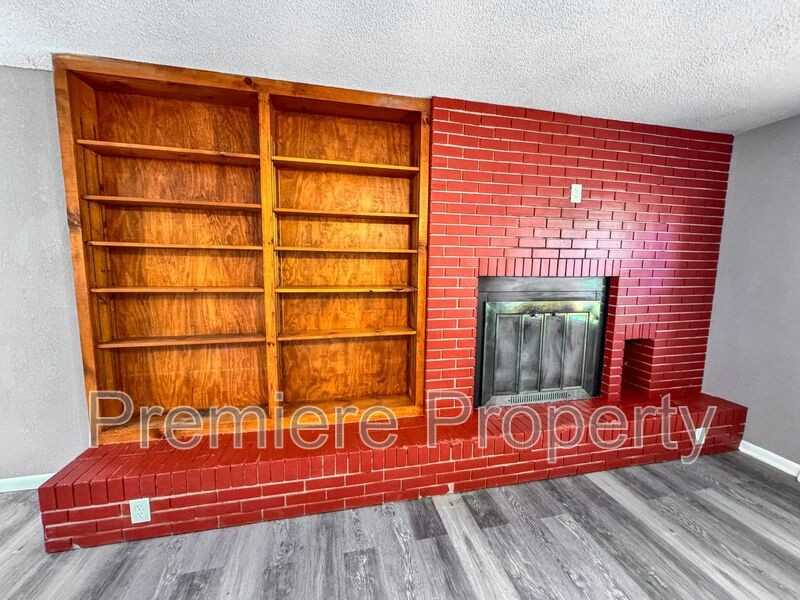 103 N Cogan Ln - Photo 3 of 22