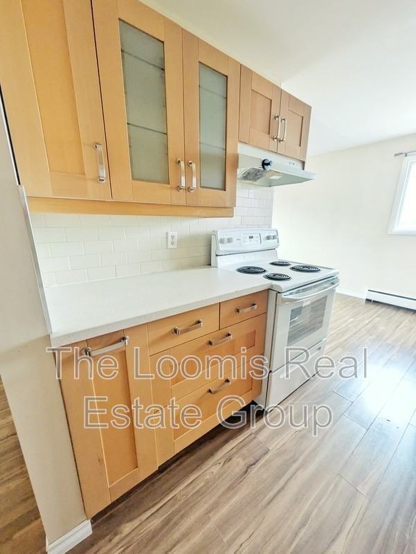 11308 127 Ave Nw - Photo 3 of 16