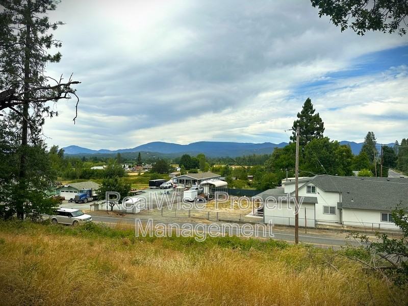 4620 Redwood Ave - Photo 2 of 22