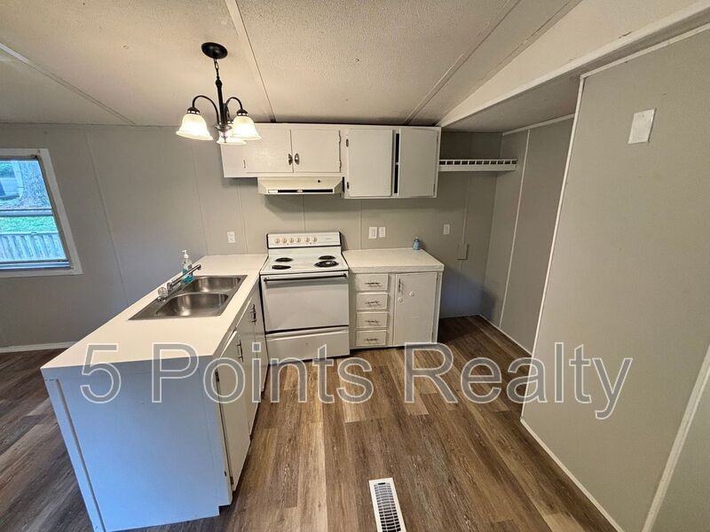 9314 Beeler Ct - Photo 3 of 9