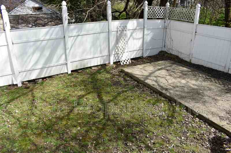 745 Vine St - Photo 3 of 28