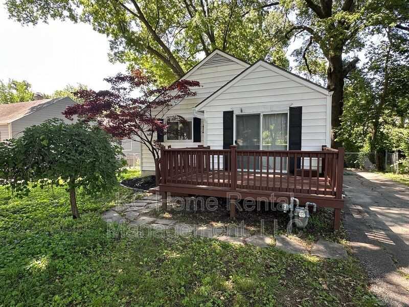 403 W 86th St - Photo 2 of 38