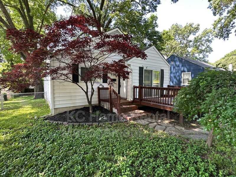 403 W 86th St - Photo 3 of 38