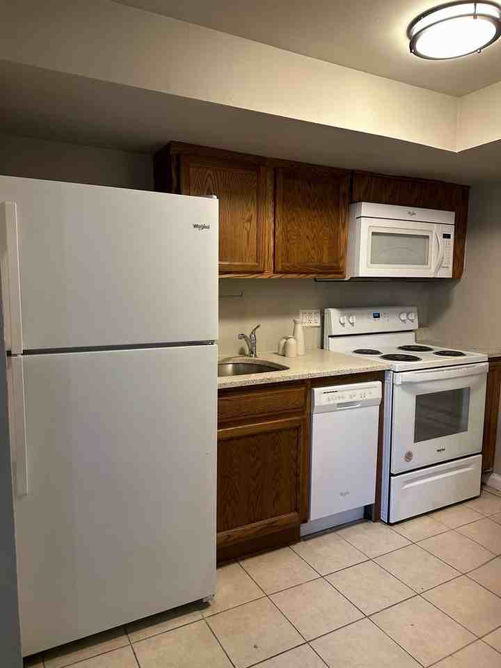 61 Rhode Island Ave - Photo 4 of 21