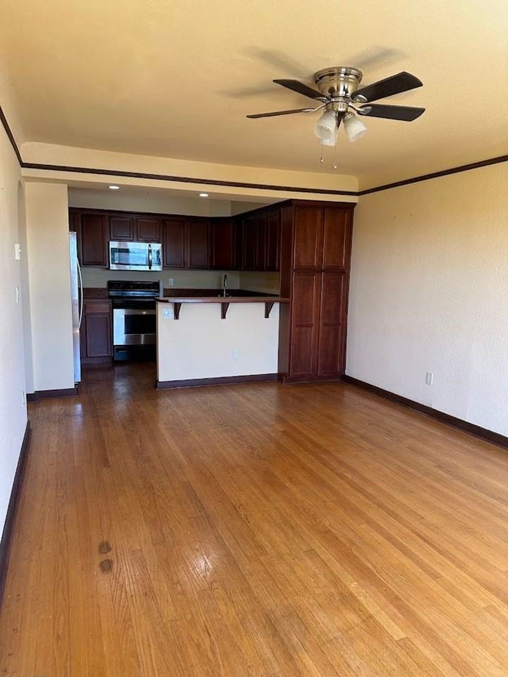 Ella Robert - Photo 2 of 45