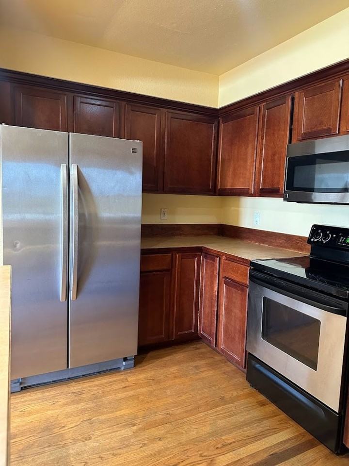 Ella Robert - Photo 5 of 45