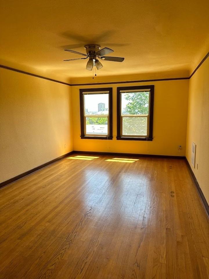 Ella Robert - Photo 6 of 45