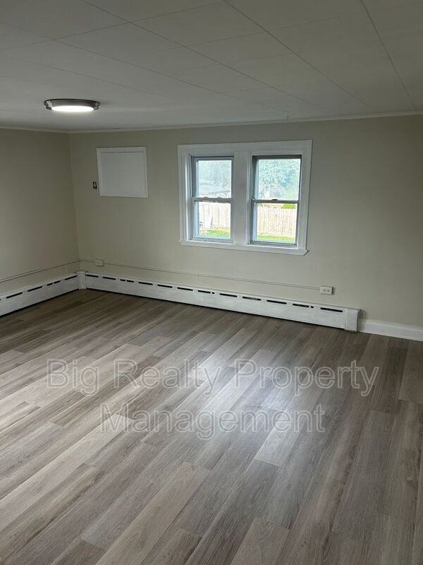 513 Center St - Photo 2 of 13
