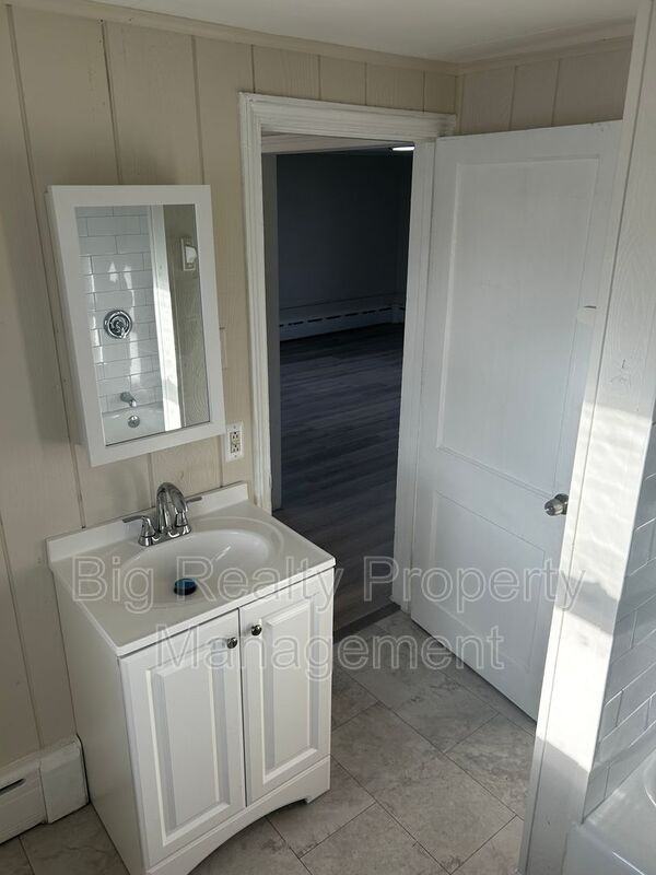513 Center St - Photo 3 of 13