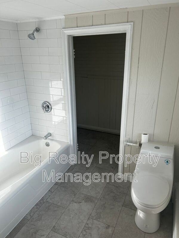 513 Center St - Photo 4 of 13