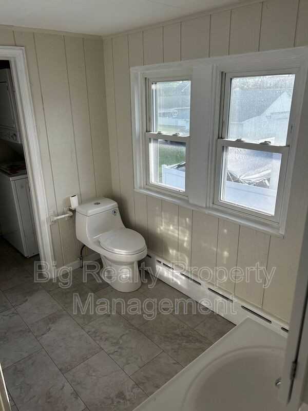 513 Center St - Photo 5 of 13