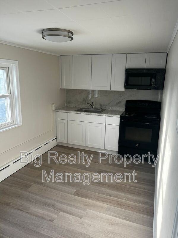 513 Center St - Photo 7 of 13