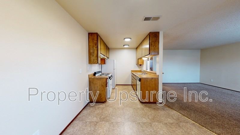 2124 Branstetter Ln - Photo 3 of 15