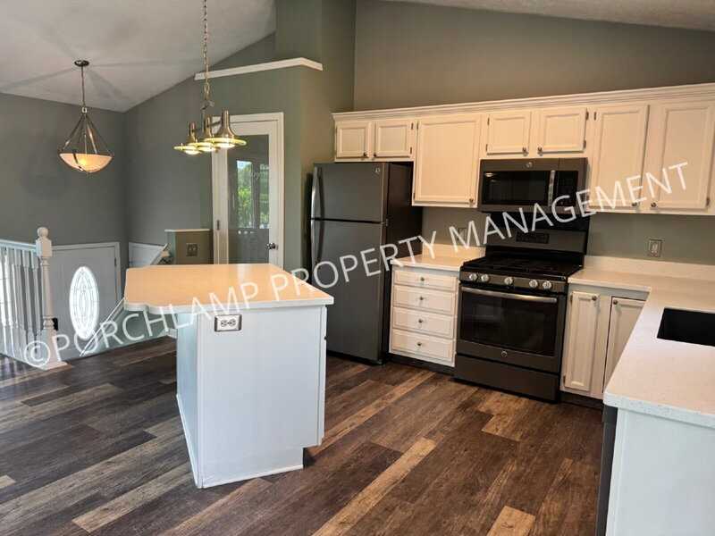 6235 Cascade Rd Se - Photo 2 of 17