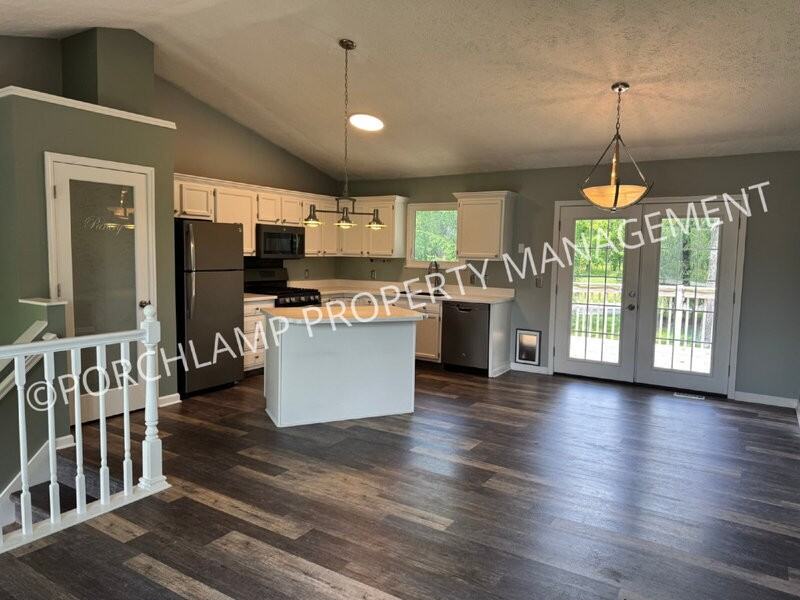 6235 Cascade Rd Se - Photo 3 of 17