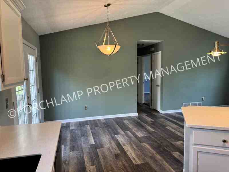 6235 Cascade Rd Se - Photo 4 of 17
