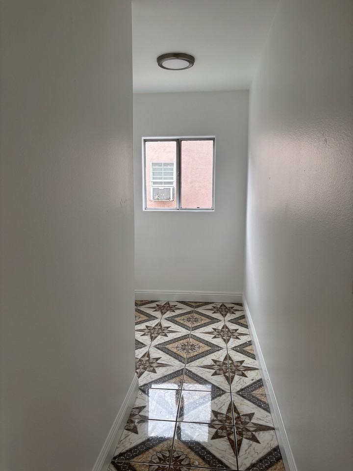 8976 Virginia Avenue - Photo 3 of 17