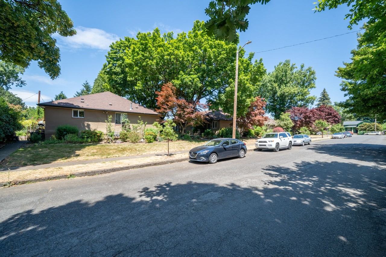 Columbia Court Apartments - Photo 5 of 50