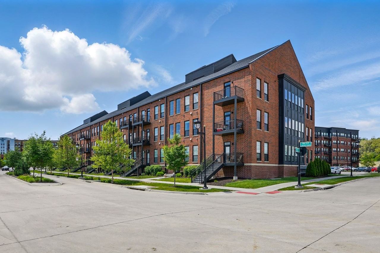 Parkview Apts - Photo 2 of 17