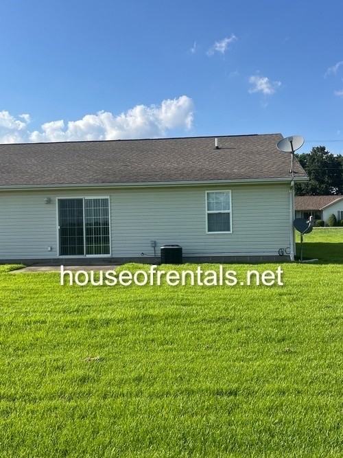 1405 Marion St - Photo 2 of 8