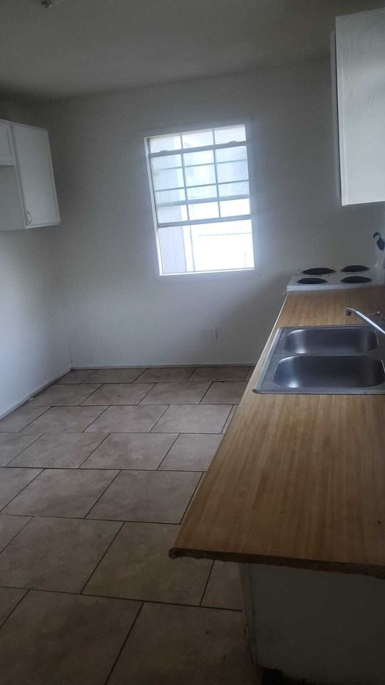 JOHN Z - DORSEY - Photo 7 of 17