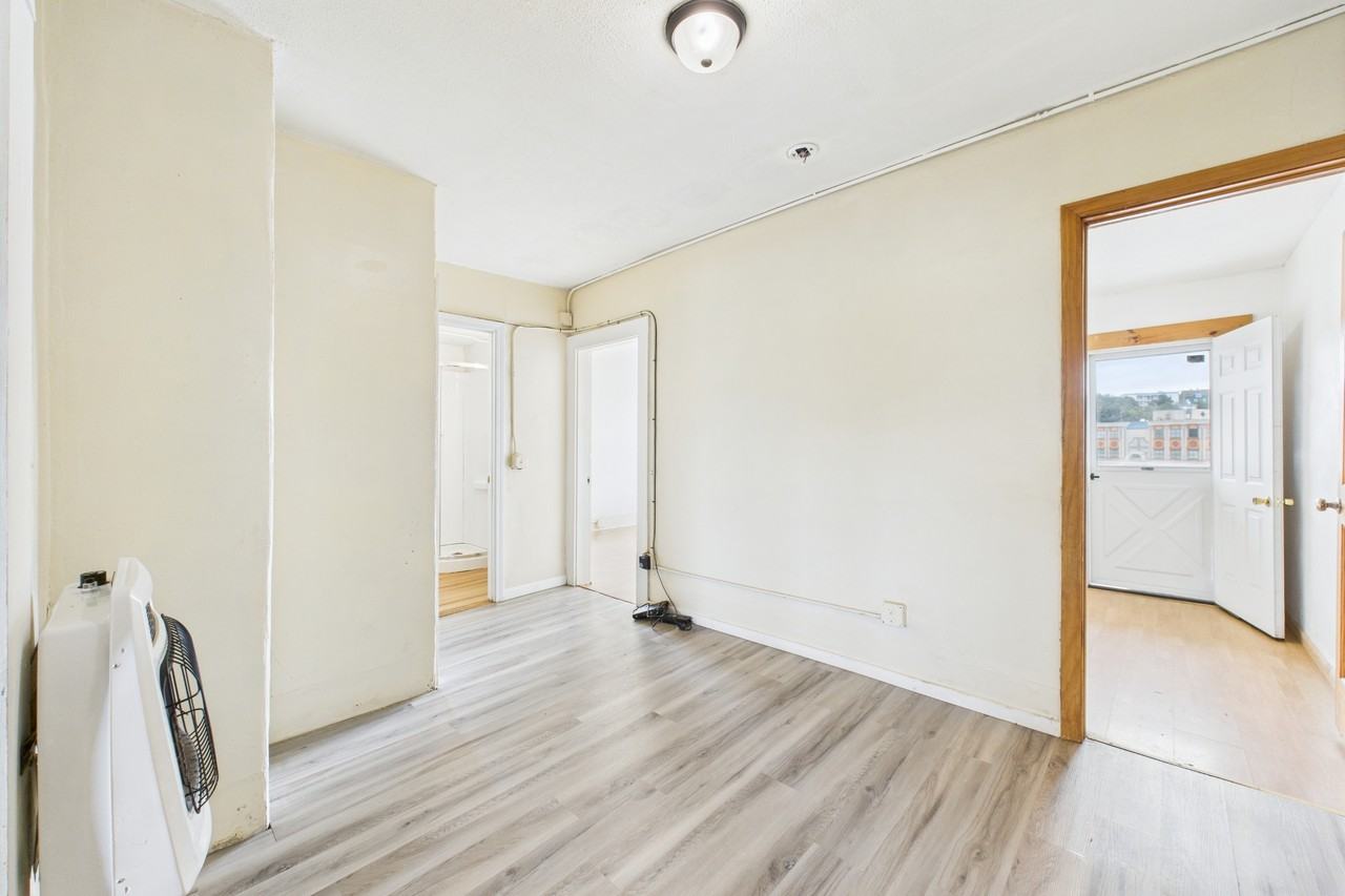 60 Rathbun Street - Photo 3 of 14