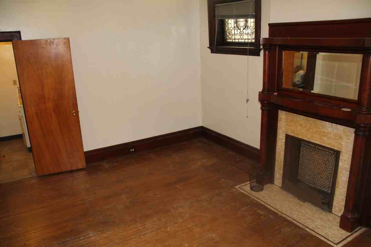 5825 Bartlett - Photo 2 of 10