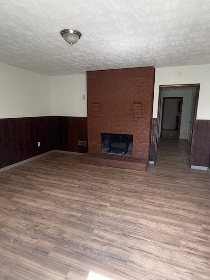 1115 N Elliott St - Photo 2 of 10