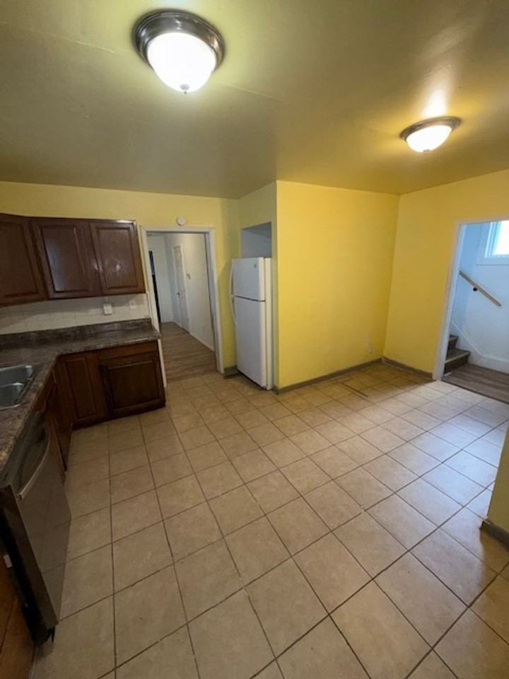 1115 N Elliott St - Photo 5 of 10