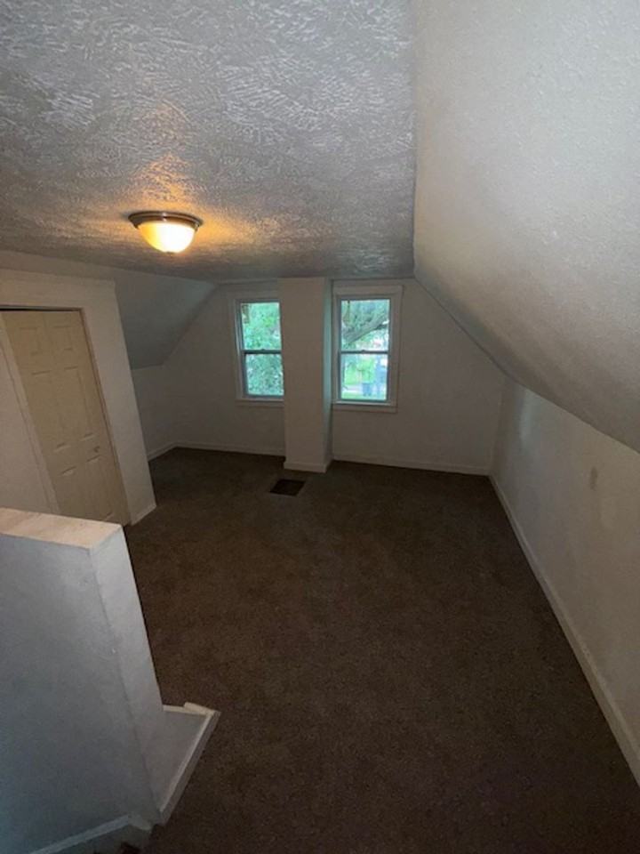 1115 N Elliott St - Photo 6 of 10