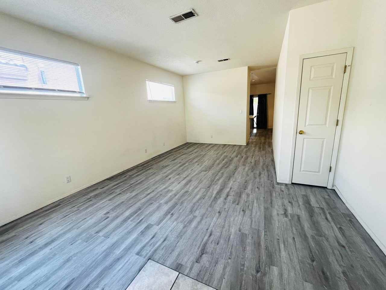 7304 Gallinas Ave Ne - Photo 3 of 10