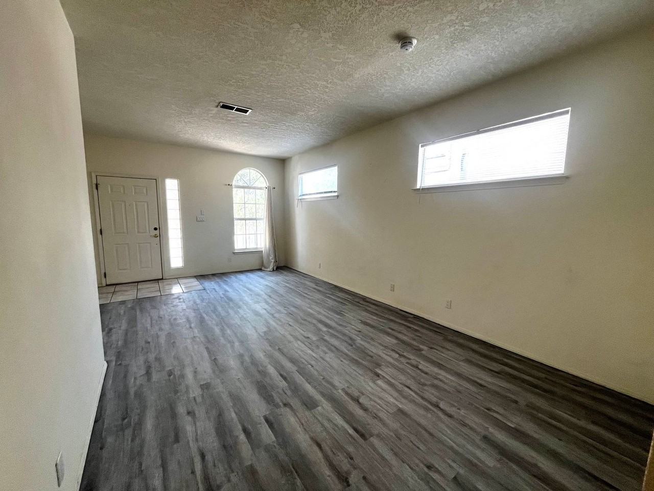 7304 Gallinas Ave Ne - Photo 2 of 10