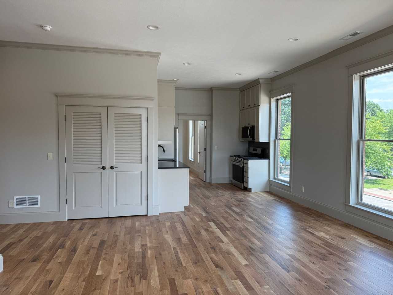 129 E Lincoln Ave - Photo 3 of 15