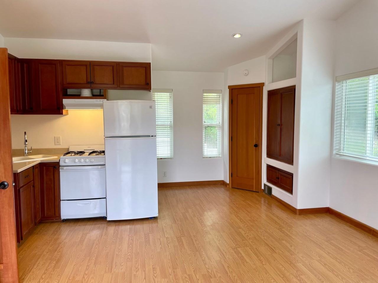 598 Sycamore Vista Rd - Photo 2 of 16