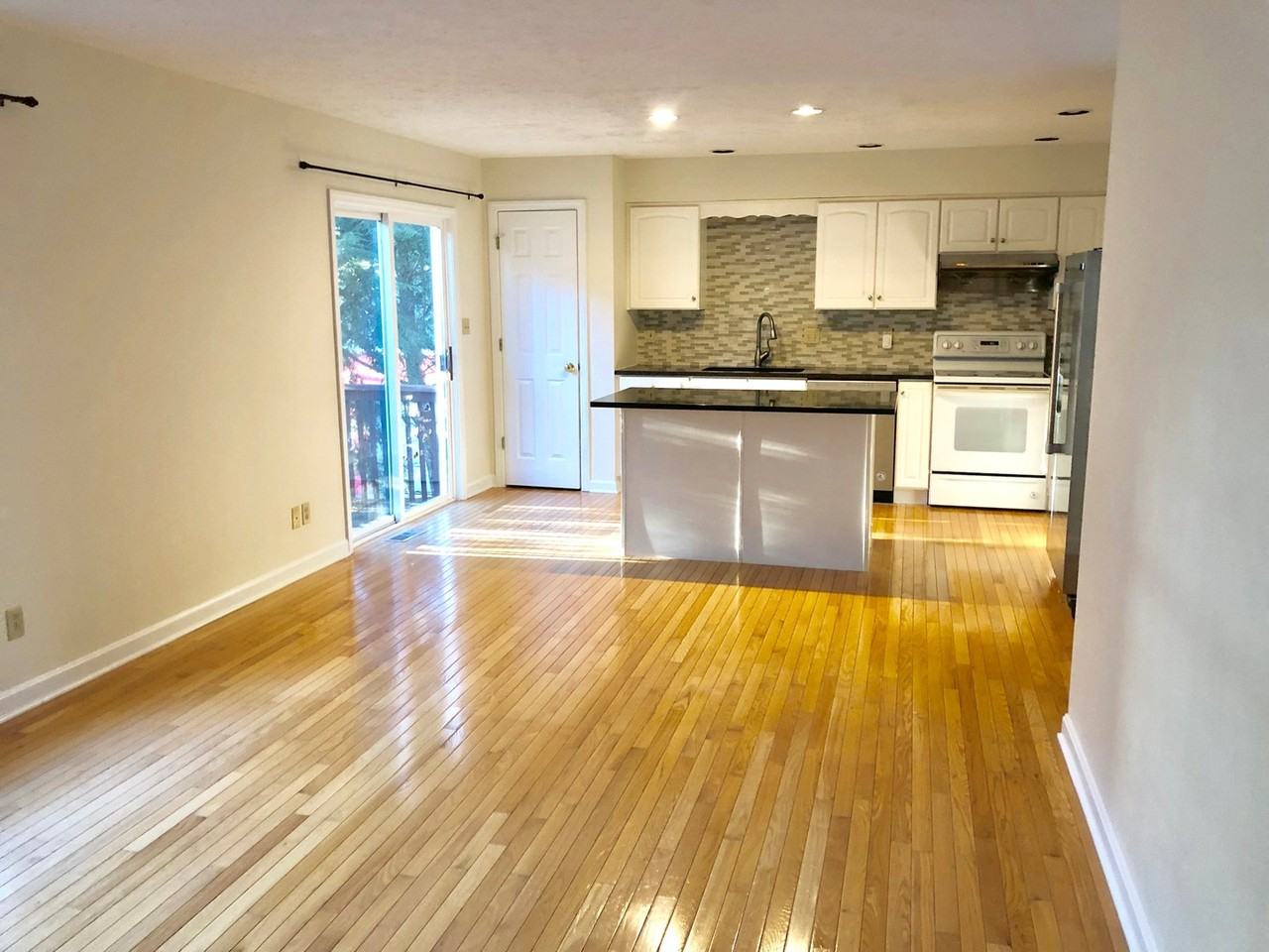 139 Morewood Ave - Photo 2 of 11