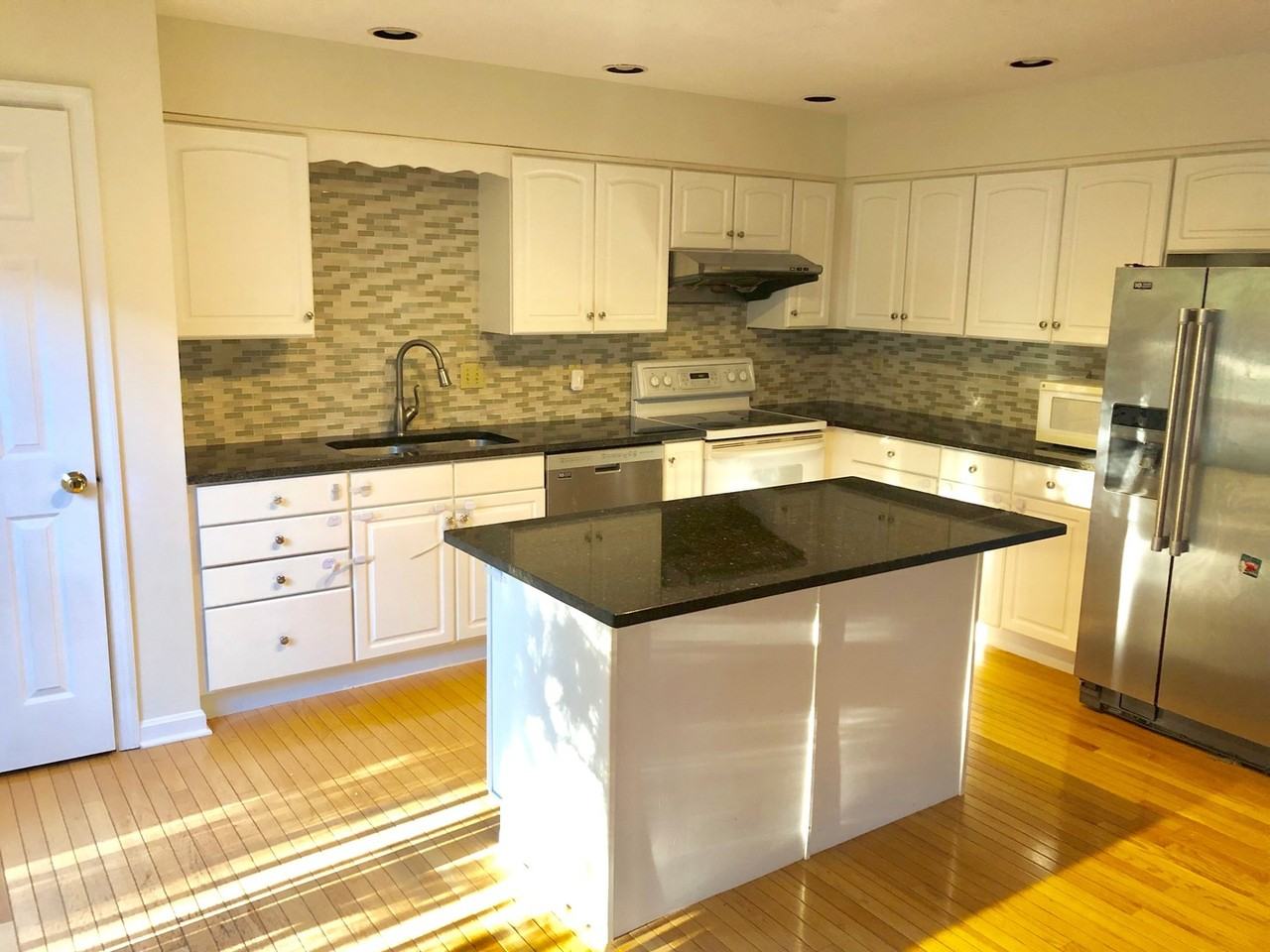 139 Morewood Ave - Photo 3 of 11