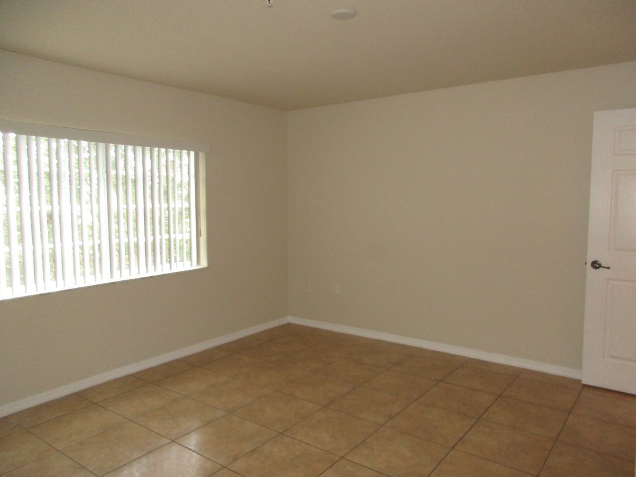 1328 Se 8th Ave #202 - Photo 4 of 9