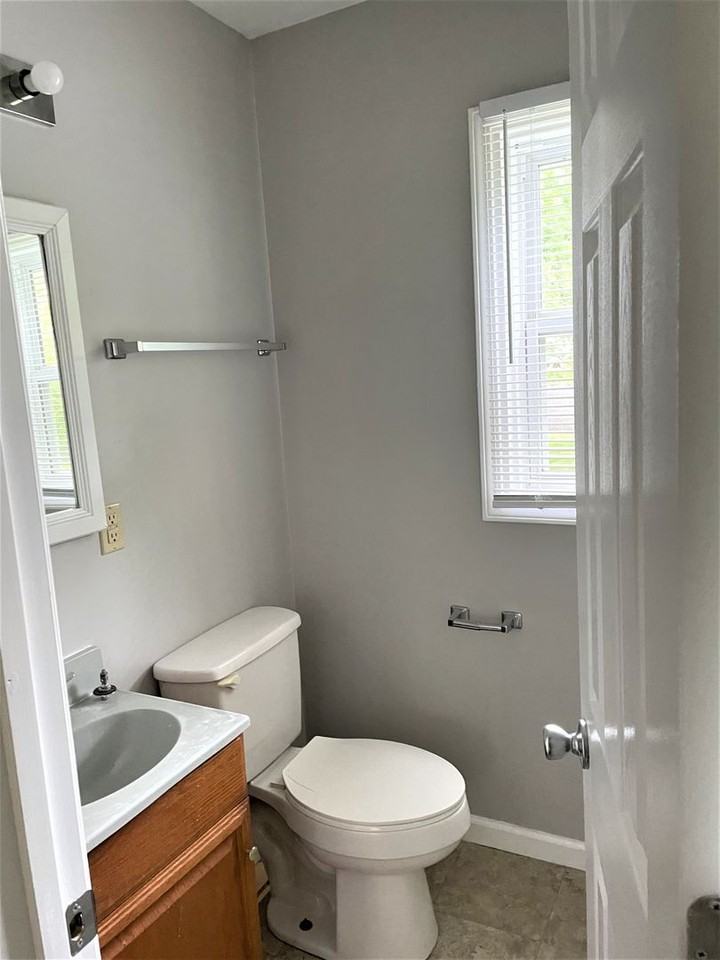 203 Sunset Ct - Photo 7 of 9