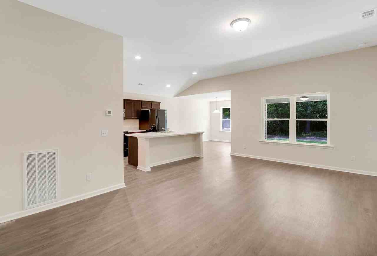 265 Willis Way - Photo 7 of 31