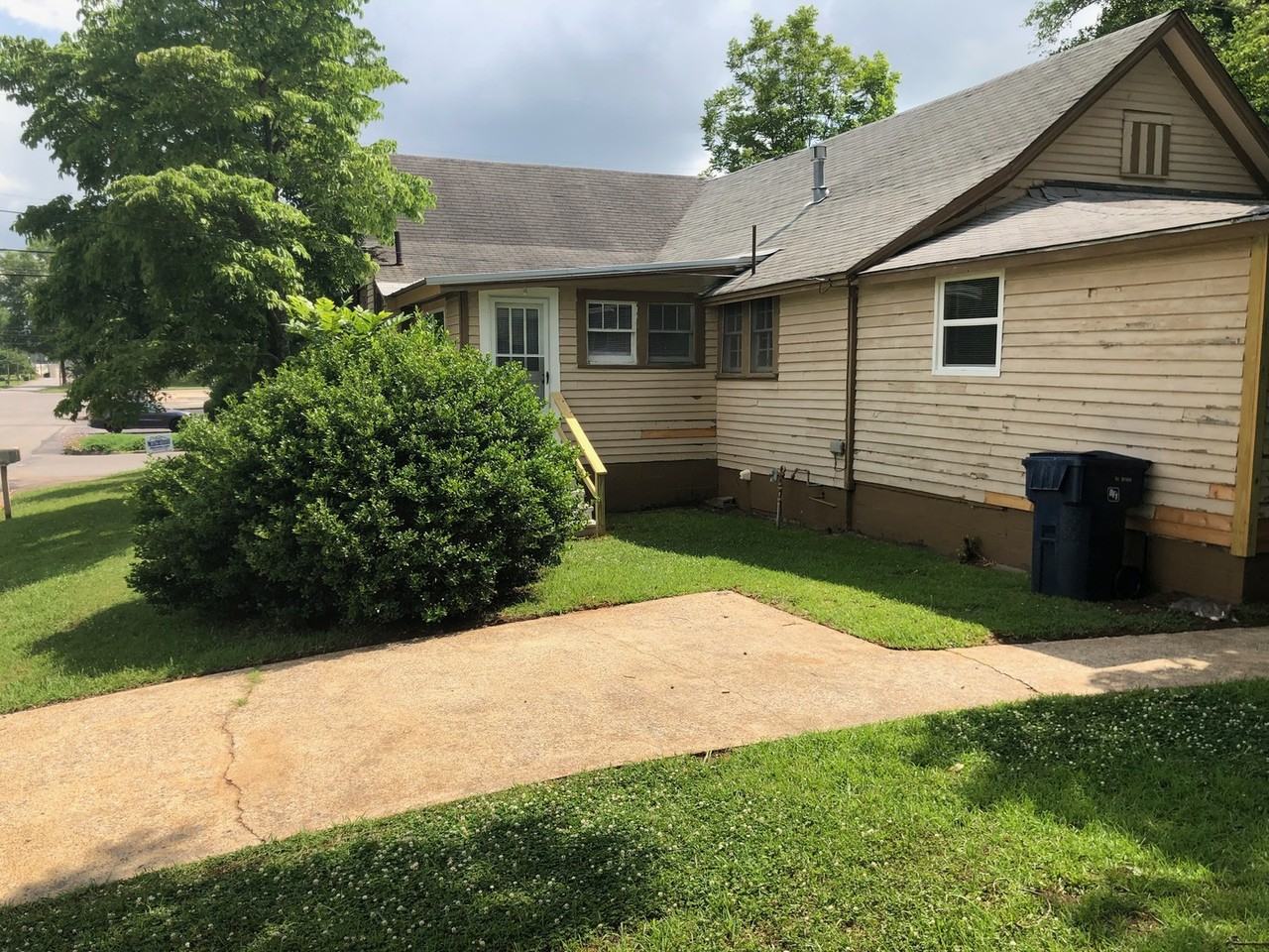 324 Hale St - Photo 2 of 11