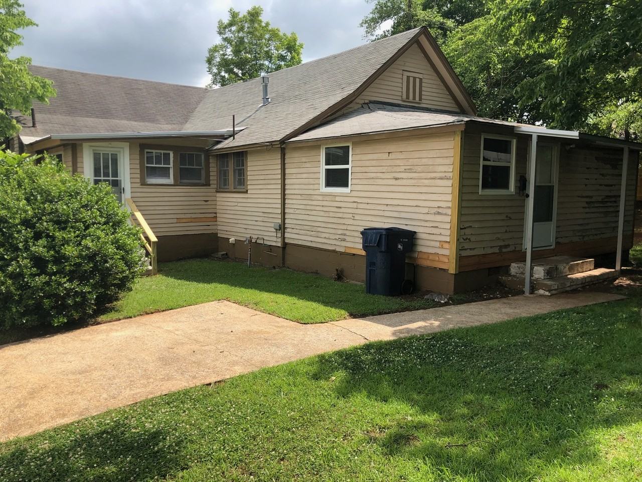 324 Hale St - Photo 3 of 11